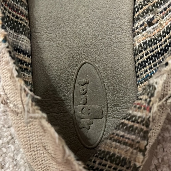 tan women’s sonuks - Picture 2 of 4